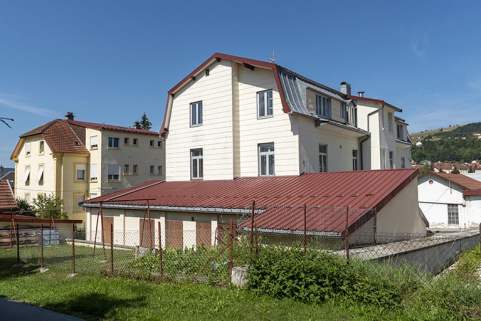 Façades postérieure et latérale droite, avec l'atelier de fabrication au 1er plan. © Région Bourgogne-Franche-Comté, Inventaire du patrimoine