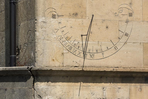 Façade sur rue : cadrans solaires. © Région Bourgogne-Franche-Comté, Inventaire du patrimoine