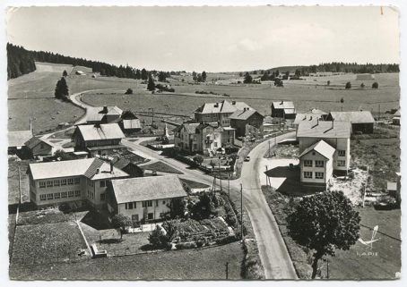 En avion au-dessus de... 2. Bonnétage (Doubs). Le grand communal, 1951-1952. © Région Bourgogne-Franche-Comté, Inventaire du patrimoine En avion au-dessus de... 2. Bonnétage (Doubs). Le grand communal, 1951-1952. © Région Bourgogne-Franche-Comté, Inventaire du patrimoine