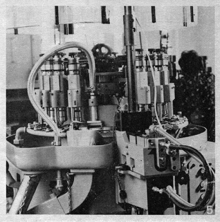France Ebauches, une haute technicité. 5. Machine à percer multiple à charge automatique, 1970. © Région Bourgogne-Franche-Comté, Inventaire du patrimoine