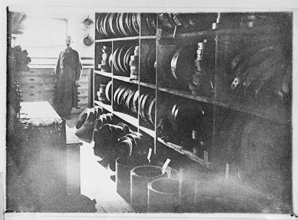 [Rouleaux et bandes métalliques en stock, avant découpe], [1902]. © Région Bourgogne-Franche-Comté, Inventaire du patrimoine