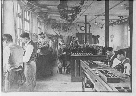 Atelier des mécaniciens, [1902] (légende donnée à la photographie publiée dans : Vaufrey, Constant. Les Etablissements Frainier à Morteau, 1988, p. 27). © Région Bourgogne-Franche-Comté, Inventaire du patrimoine