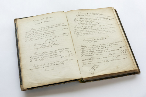 Registre d'inventaire : commandes de la commune de Glainans (Doubs) et de la ville de Nîmes (Gard), de MM Guyot à Renan (canton de Berne, Suisse) - pour Rio de Janeiro (Brésil) - et Carlo Giletti, horloger à Bedonia (Emilie-Romagne, Italie), 1887. © Région Bourgogne-Franche-Comté, Inventaire du patrimoine