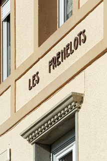 Façade antérieure : détail du décor. © Région Bourgogne-Franche-Comté, Inventaire du patrimoine