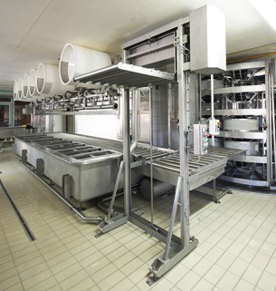 Atelier de fabrication: installations de soutirage et de pressage. © Région Bourgogne-Franche-Comté, Inventaire du patrimoine