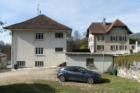 Maisons (de 1960 à gauche, de 1924 à droite), depuis l'est. © Région Bourgogne-Franche-Comté, Inventaire du patrimoine
