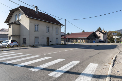 Vue d'ensemble du site, depuis l'est. Au premier plan, maison de 1919. © Région Bourgogne-Franche-Comté, Inventaire du patrimoine
