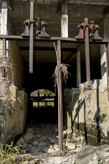 Moulin : vestiges des vannes de prise d'eau gauche. © Région Bourgogne-Franche-Comté, Inventaire du patrimoine