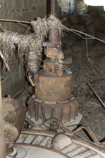 Moulin : transmission de la commande d'admission d'eau. © Région Bourgogne-Franche-Comté, Inventaire du patrimoine