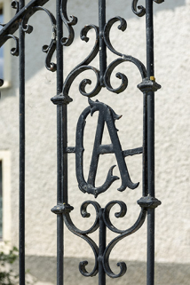 Grille : initiales CA pour Alexis Cuenin. © Région Bourgogne-Franche-Comté, Inventaire du patrimoine