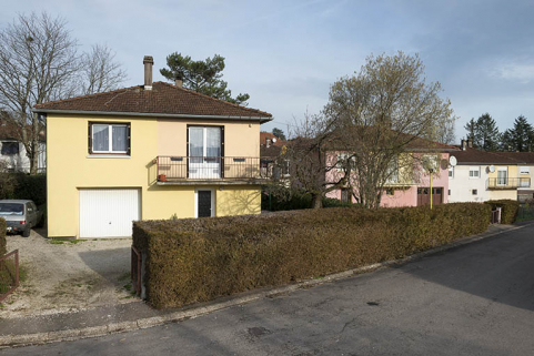 Maison avec balcon au niveau de l'étage carré. © Région Bourgogne-Franche-Comté, Inventaire du patrimoine Maison avec balcon au niveau de l'étage carré. © Région Bourgogne-Franche-Comté, Inventaire du patrimoine