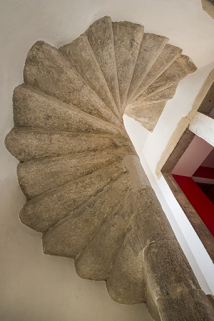 Vue en contre-plongée de l'escalier. © Région Bourgogne-Franche-Comté, Inventaire du patrimoine