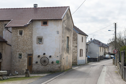 Ferme en équerre dotée d'une tour. © Région Bourgogne-Franche-Comté, Inventaire du patrimoine