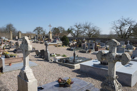 Vue partielle des tombes du cimetière. © Région Bourgogne-Franche-Comté, Inventaire du patrimoine