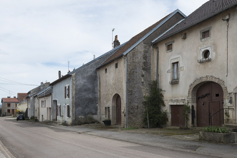 Alignement de fermes, Grande rue. © Région Bourgogne-Franche-Comté, Inventaire du patrimoine