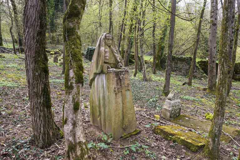 Statue représentant la soeur Philomène. © Région Bourgogne-Franche-Comté, Inventaire du patrimoine