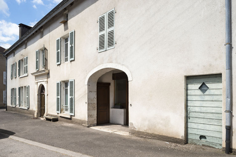 Portail sur la façade antérieure. © Région Bourgogne-Franche-Comté, Inventaire du patrimoine Portail sur la façade antérieure. © Région Bourgogne-Franche-Comté, Inventaire du patrimoine