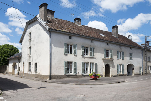 La façade antérieure : vue d'ensemble. © Région Bourgogne-Franche-Comté, Inventaire du patrimoine La façade antérieure : vue d'ensemble. © Région Bourgogne-Franche-Comté, Inventaire du patrimoine