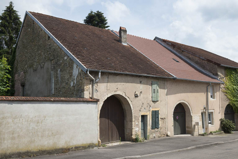 Ensemble de deux fermes, Grande rue du Bourg. © Région Bourgogne-Franche-Comté, Inventaire du patrimoine Ensemble de deux fermes, Grande rue du Bourg. © Région Bourgogne-Franche-Comté, Inventaire du patrimoine
