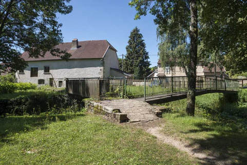 L'ancien moulin, rue du Petit Moulin. © Région Bourgogne-Franche-Comté, Inventaire du patrimoine L'ancien moulin, rue du Petit Moulin. © Région Bourgogne-Franche-Comté, Inventaire du patrimoine