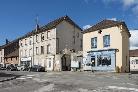 Élévation sur la rue Armand Paulmard, vue de trois-quarts. © Région Bourgogne-Franche-Comté, Inventaire du patrimoine Élévation sur la rue Armand Paulmard, vue de trois-quarts. © Région Bourgogne-Franche-Comté, Inventaire du patrimoine