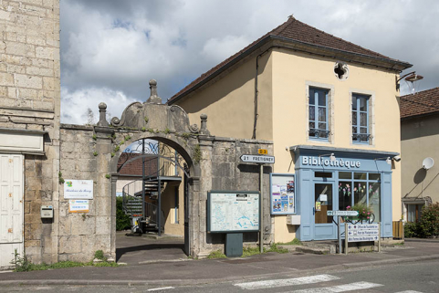 Élévation sur la rue Armand Paulmard, vue de trois-quarts. © Région Bourgogne-Franche-Comté, Inventaire du patrimoine Élévation sur la rue Armand Paulmard, vue de trois-quarts. © Région Bourgogne-Franche-Comté, Inventaire du patrimoine