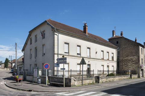 Élévation sur la rue Armand Paulmard, vue de trois-quarts. © Région Bourgogne-Franche-Comté, Inventaire du patrimoine Élévation sur la rue Armand Paulmard, vue de trois-quarts. © Région Bourgogne-Franche-Comté, Inventaire du patrimoine
