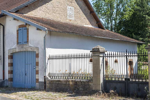 La garage. © Région Bourgogne-Franche-Comté, Inventaire du patrimoine La garage. © Région Bourgogne-Franche-Comté, Inventaire du patrimoine