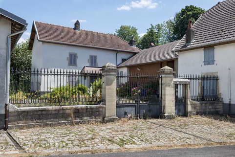 Les façades antérieures et la cour. © Région Bourgogne-Franche-Comté, Inventaire du patrimoine Les façades antérieures et la cour. © Région Bourgogne-Franche-Comté, Inventaire du patrimoine