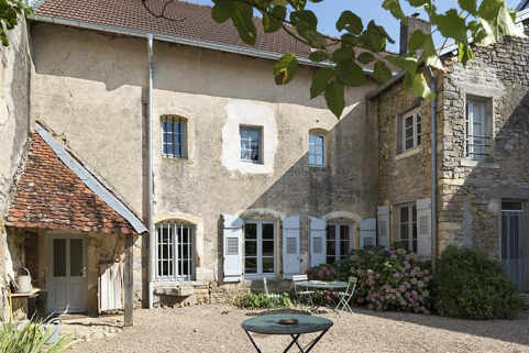 Vue rapprochée depuis le nord de la façade postérieure de la partie habitation. © Région Bourgogne-Franche-Comté, Inventaire du patrimoine Vue rapprochée depuis le nord de la façade postérieure de la partie habitation. © Région Bourgogne-Franche-Comté, Inventaire du patrimoine