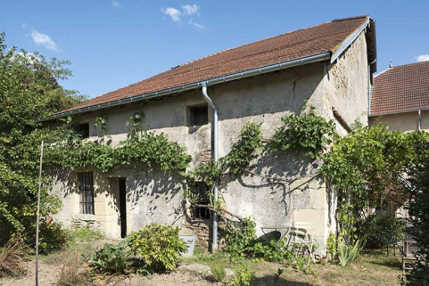 Vue rapprochée de trois-quart nord-ouest de la façade postérieure de la grange . © Région Bourgogne-Franche-Comté, Inventaire du patrimoine Vue rapprochée de trois-quart nord-ouest de la façade postérieure de la grange . © Région Bourgogne-Franche-Comté, Inventaire du patrimoine