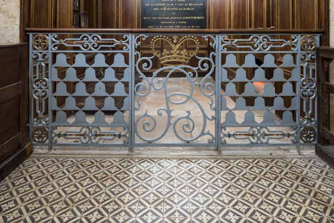 Grille au chiffre et aux armoiries de la famille de Bauffremont. © Région Bourgogne-Franche-Comté, Inventaire du patrimoine Grille au chiffre et aux armoiries de la famille de Bauffremont. © Région Bourgogne-Franche-Comté, Inventaire du patrimoine