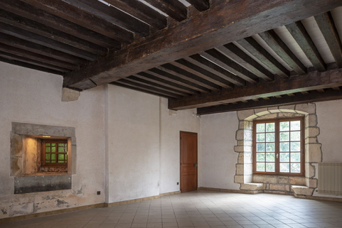 Pièce principale de l'ancienne cure. © Région Bourgogne-Franche-Comté, Inventaire du patrimoine Pièce principale de l'ancienne cure. © Région Bourgogne-Franche-Comté, Inventaire du patrimoine