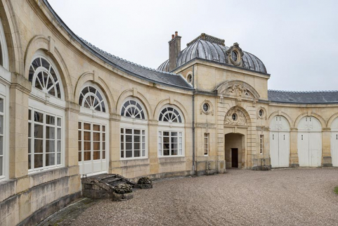 Élévation de l’aile gauche et du pavillon central sur la cour. © Région Bourgogne-Franche-Comté, Inventaire du patrimoine Élévation de l’aile gauche et du pavillon central sur la cour. © Région Bourgogne-Franche-Comté, Inventaire du patrimoine