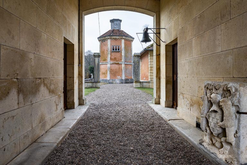 Passage de la cour de l'écurie vers le pigeonnier. © Région Bourgogne-Franche-Comté, Inventaire du patrimoine Passage de la cour de l'écurie vers le pigeonnier. © Région Bourgogne-Franche-Comté, Inventaire du patrimoine