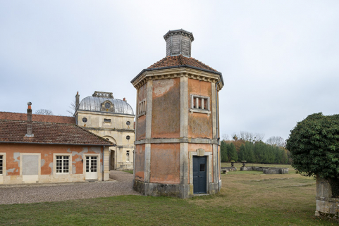 Pigeonnier, vue depuis le nord-ouest. © Région Bourgogne-Franche-Comté, Inventaire du patrimoine Pigeonnier, vue depuis le nord-ouest. © Région Bourgogne-Franche-Comté, Inventaire du patrimoine
