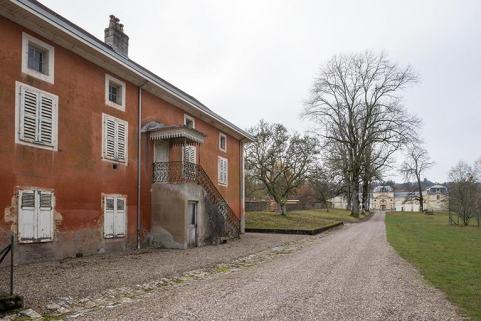 Façade nord, vue de trois-quarts. © Région Bourgogne-Franche-Comté, Inventaire du patrimoine Façade nord, vue de trois-quarts. © Région Bourgogne-Franche-Comté, Inventaire du patrimoine
