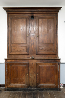 Placard chauffant situé au revers de l'âtre de la cuisine. © Région Bourgogne-Franche-Comté, Inventaire du patrimoine Placard chauffant situé au revers de l'âtre de la cuisine. © Région Bourgogne-Franche-Comté, Inventaire du patrimoine