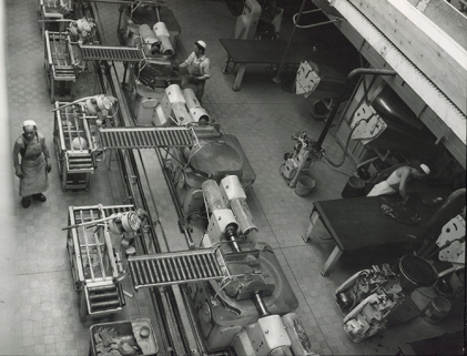 Vue plongeante d'un atelier, s.d. [vers 1960]. © Région Bourgogne-Franche-Comté, Inventaire du patrimoine
