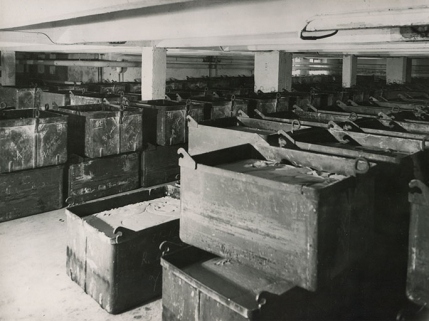 Stockage des matières premières à l'étage de soubassement, s.d. [vers 1960]. © Région Bourgogne-Franche-Comté, Inventaire du patrimoine