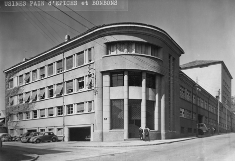 Vue d'ensemble de l'usine depuis la rue de Vesoul, s.d. [vers 1960]. © Région Bourgogne-Franche-Comté, Inventaire du patrimoine