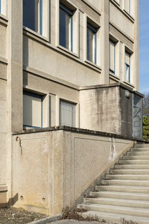 Façade latérale gauche (corps oriental) : escalier indépendant. © Région Bourgogne-Franche-Comté, Inventaire du patrimoine