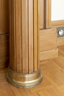 Rez-de-chaussée, corps central : habillage d'un poteau de la salle André Donat. © Région Bourgogne-Franche-Comté, Inventaire du patrimoine