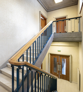 Rez-de-chaussée, corps central : escalier, depuis le repos. © Région Bourgogne-Franche-Comté, Inventaire du patrimoine