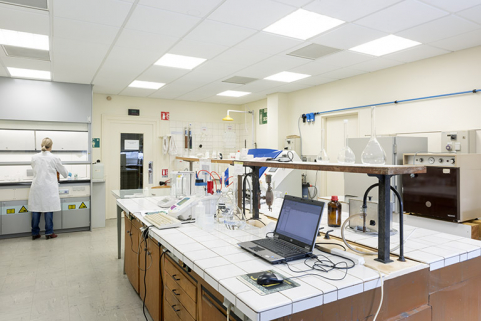 1er étage de soubassement : laboratoire de chimie. © Région Bourgogne-Franche-Comté, Inventaire du patrimoine