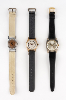 Montres-bracelets Mondia (à gauche), sans marque et E.R.C. (à droite). (Collection musée du Temps, Besançon). © Région Bourgogne-Franche-Comté, Inventaire du patrimoine Montres-bracelets Mondia (à gauche), sans marque et E.R.C. (à droite). (Collection musée du Temps, Besançon). © Région Bourgogne-Franche-Comté, Inventaire du patrimoine