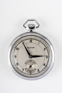 Montre de poche Ultra, milieu 20e siècle. (Collection musée du Temps, Besançon). © Région Bourgogne-Franche-Comté, Inventaire du patrimoine Montre de poche Ultra, milieu 20e siècle. (Collection musée du Temps, Besançon). © Région Bourgogne-Franche-Comté, Inventaire du patrimoine