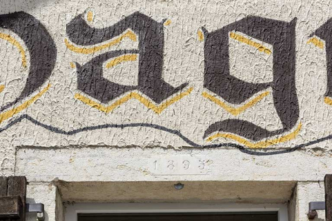Façade antérieure : linteau daté 1895. © Région Bourgogne-Franche-Comté, Inventaire du patrimoine Façade antérieure : linteau daté 1895. © Région Bourgogne-Franche-Comté, Inventaire du patrimoine