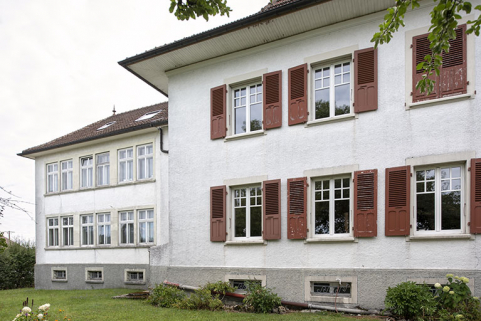 Maison (façade latérale gauche) et usine (façade postérieure), de trois quarts droite. © Région Bourgogne-Franche-Comté, Inventaire du patrimoine