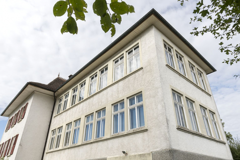 Usine : façades antérieure et latérale droite, vues en contre-plongée. © Région Bourgogne-Franche-Comté, Inventaire du patrimoine